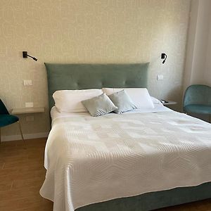Zimmer mit Kingsize-Bett